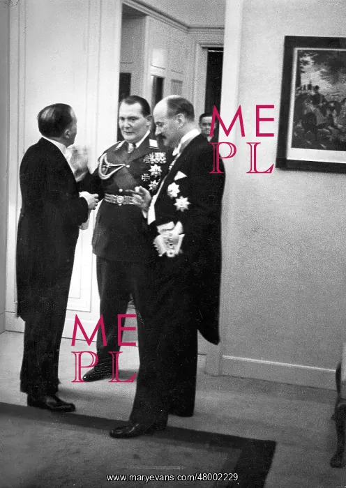 : Hermann Goering speaking with Eric Phipps and Andre Francois : Hermann Goering speaking with Eric Phipps and Andre Francois