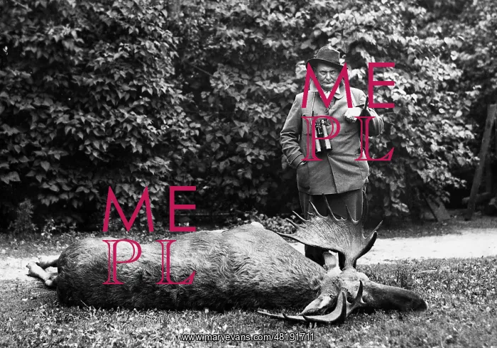 : Hermann Goring with a dead moose, 1933 : Hermann Goring with a dead moose, 1933