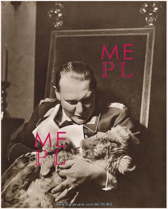 : Hermann Goring with pet lion : Hermann Goring with pet lion