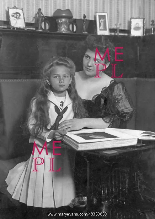 : Hermine Bosetti with daughter, 1909 : Hermine Bosetti with daughter, 1909