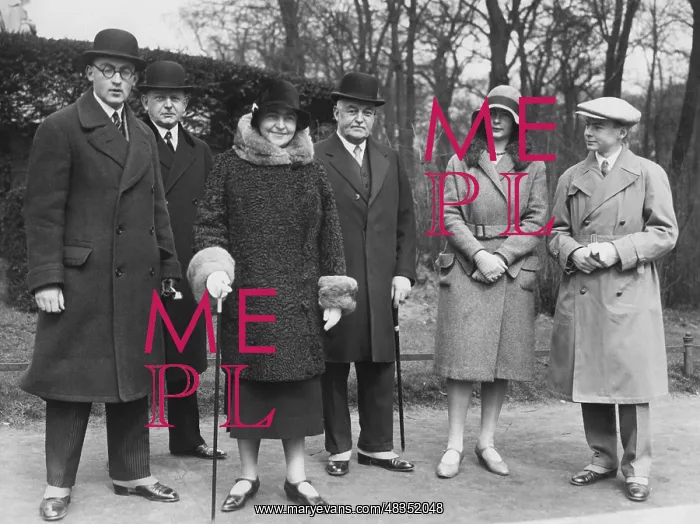 : Hermine Reuss Elder Line with three of her : Hermine Reuss Elder Line with three of her