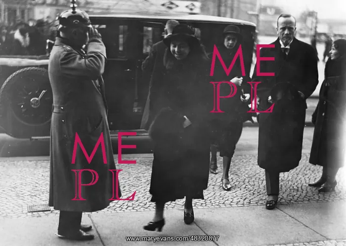 : Hermine Reuss Elder Line at a commemoration : Hermine Reuss Elder Line at a commemoration