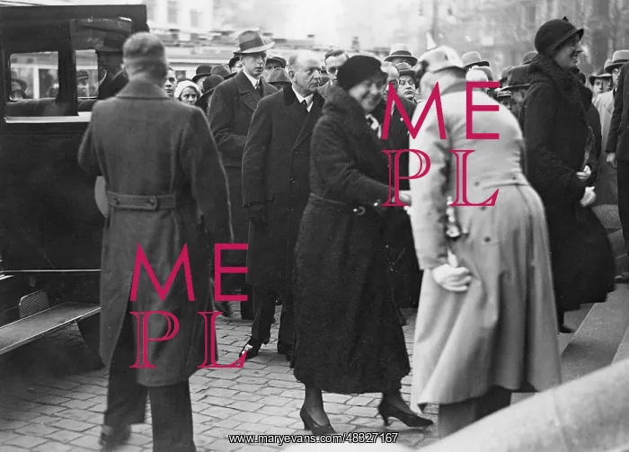 : Hermine Reuss Elder Line at a memorial service : Hermine Reuss Elder Line at a memorial service
