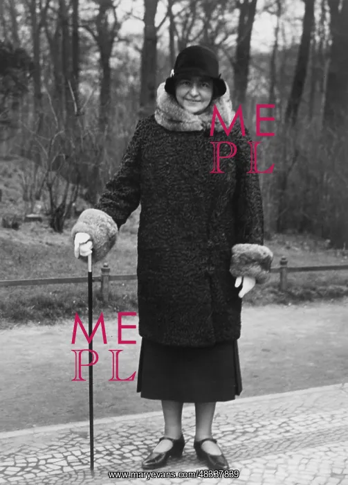 : Hermine Reuss Elder line in a park in Berlin, 1930 : Hermine Reuss Elder line in a park in Berlin, 1930