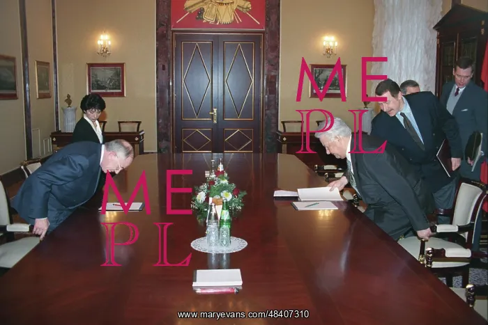 : Herve de Charette on visit to Russia, 1996 : Herve de Charette on visit to Russia, 1996