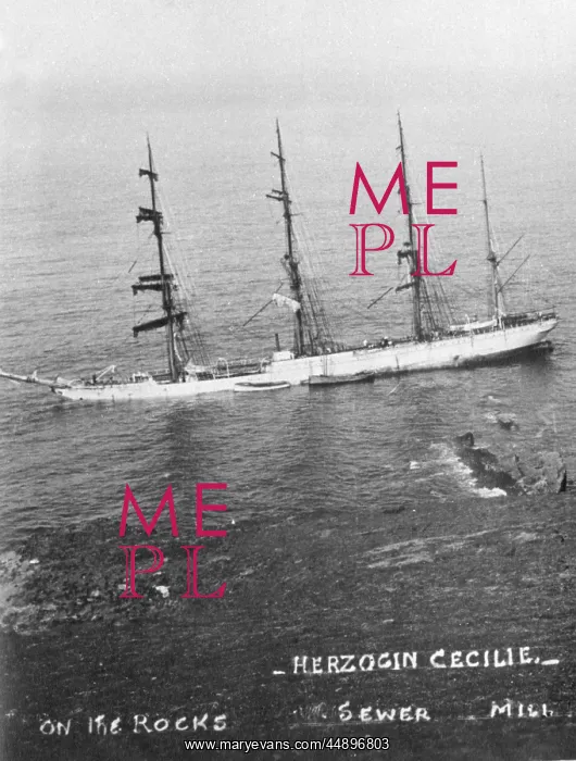: Herzogin Cecilie wrecked off Starhole Bay, Devon : Herzogin Cecilie wrecked off Starhole Bay, Devon