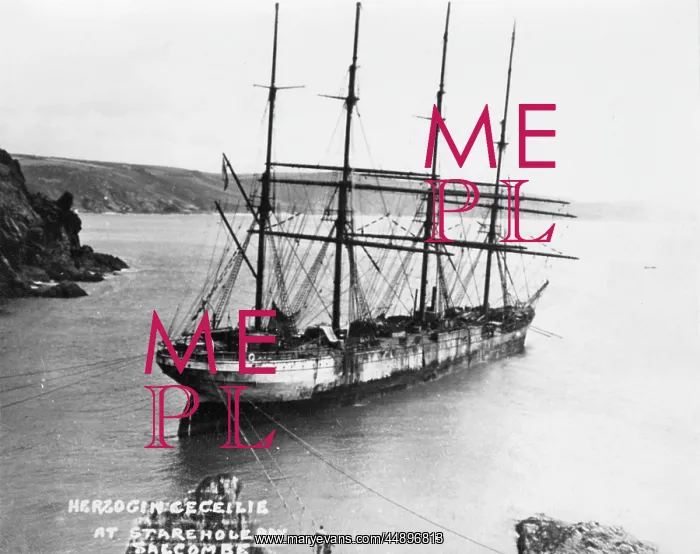: Herzogin Cecilie wrecked off Starhole Bay, Devon : Herzogin Cecilie wrecked off Starhole Bay, Devon