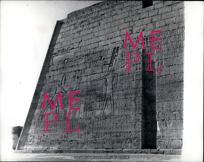 : Hieroglyphs on Temple of King Rhamses, Egypt : Hieroglyphs on Temple of King Rhamses, Egypt