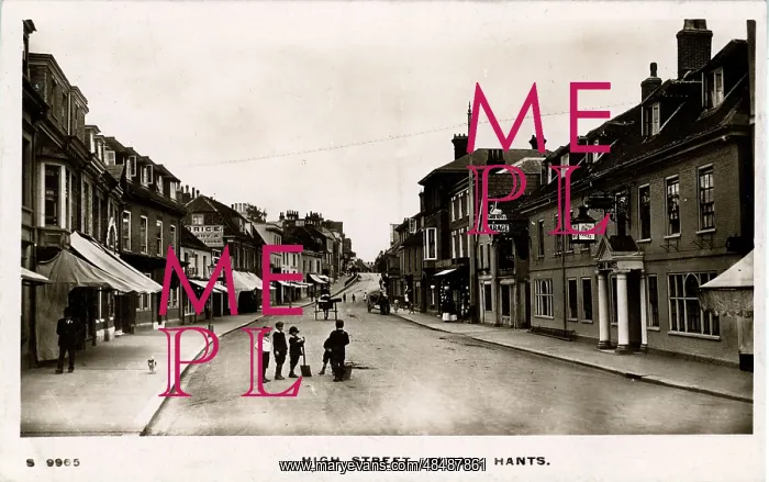 : High Street, Alton, England : High Street, Alton, England