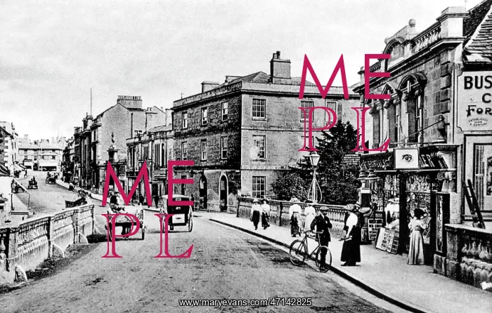  : High Street, Chippenham early 1900's