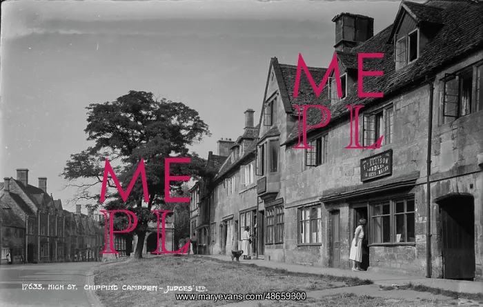 : High Street in Chipping Campden : High Street in Chipping Campden