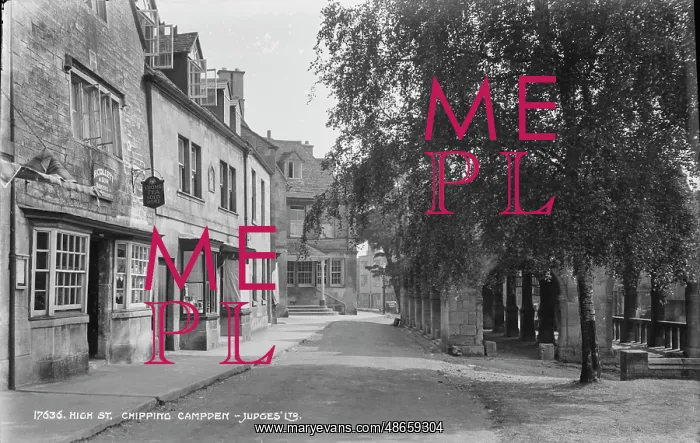 : High Street in Chipping Campden : High Street in Chipping Campden