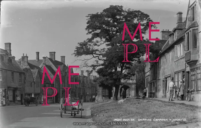 : High Street in Chipping Campden : High Street in Chipping Campden