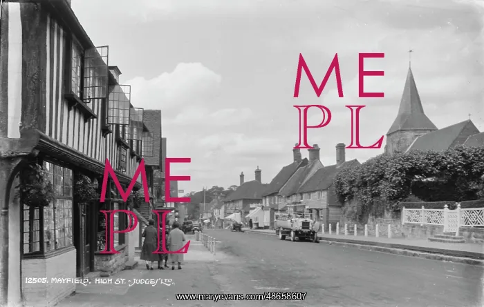 : High Street in Mayfield : High Street in Mayfield