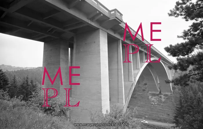 : Highway bridge - concrete - well built : Highway bridge - concrete - well built