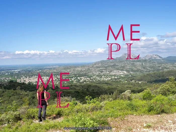 : Hiker and Le Defends d'Eyguieres : Hiker and Le Defends d'Eyguieres