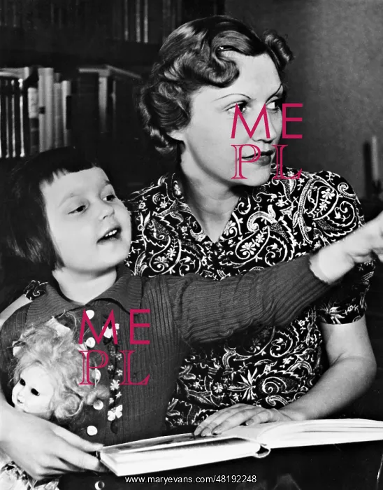 : Hilde Weissner with her daughter Viola-Hildis, 1940 : Hilde Weissner with her daughter Viola-Hildis, 1940