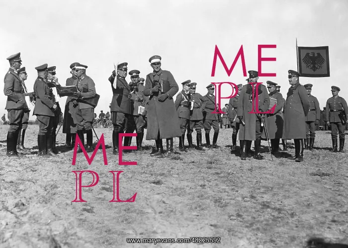 : Hindenburg and General von Hammerstein with officers of : Hindenburg and General von Hammerstein with officers of