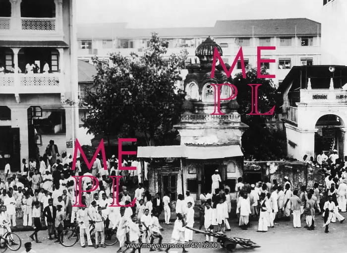 : Hindu temple and mosque in Bombay, 1936 : Hindu temple and mosque in Bombay, 1936
