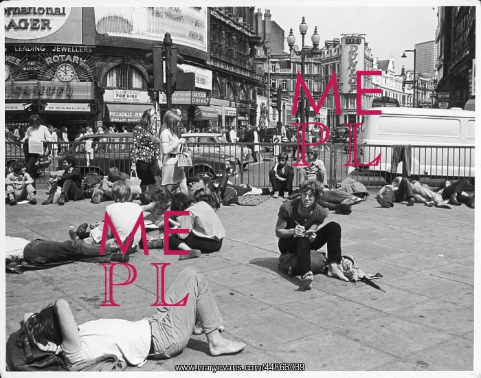 : HIPPIES AT PICCADILLY : HIPPIES AT PICCADILLY