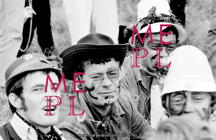 : Hippy men with face paint at Woburn Park : Hippy men with face paint at Woburn Park