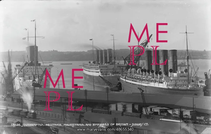 : Historic Ocean Liners at Southampton Dock : Historic Ocean Liners at Southampton Dock