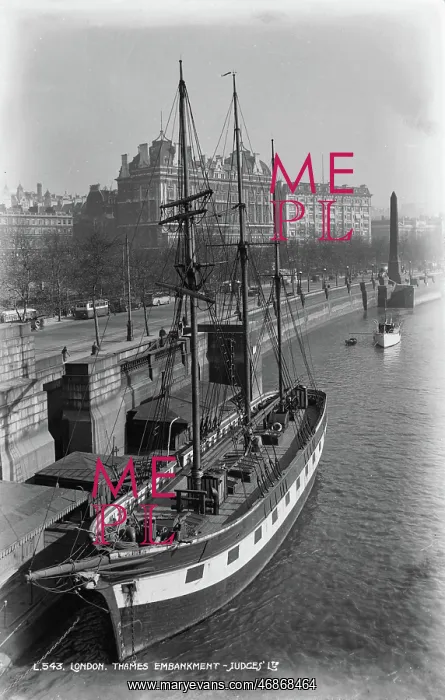 : Historic View of the Thames Embankment : Historic View of the Thames Embankment