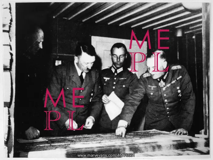 : HITLER / ARMY OFFICIALS : HITLER / ARMY OFFICIALS