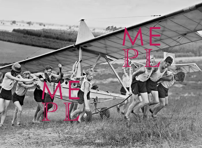 : Hitler boys pull a glider, 1939 : Hitler boys pull a glider, 1939