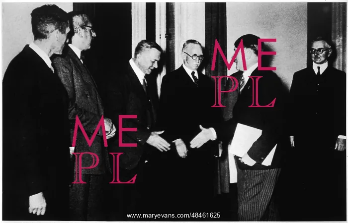 : HITLER & BUSINESSMEN : HITLER & BUSINESSMEN