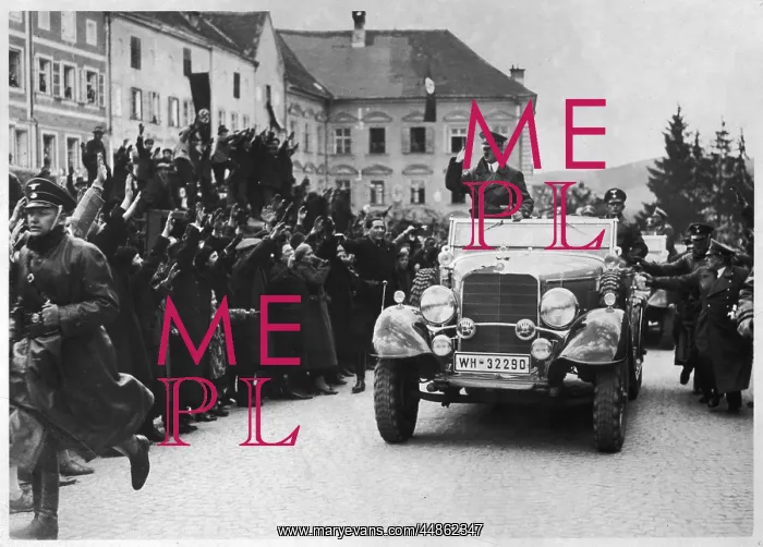 : HITLER / CROWD AT BRAUNAU : HITLER / CROWD AT BRAUNAU