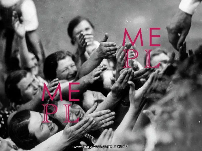 : Hitler-enthusiastic women, 1940 : Hitler-enthusiastic women, 1940