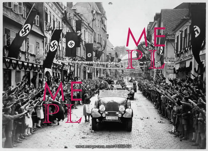 : HITLER / KARLSBAD ARRIVAL : HITLER / KARLSBAD ARRIVAL
