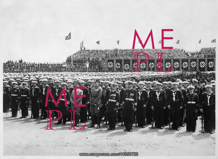 : HITLER / KRIEG'S PARADE : HITLER / KRIEG'S PARADE
