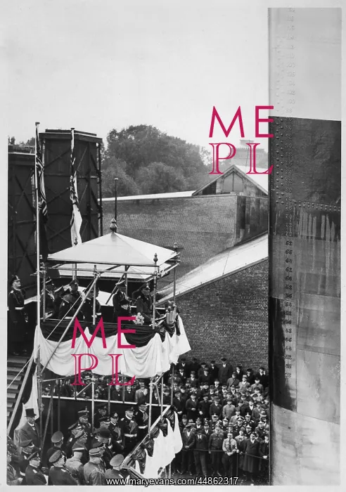 : HITLER / LAUNCHING D : HITLER / LAUNCHING D