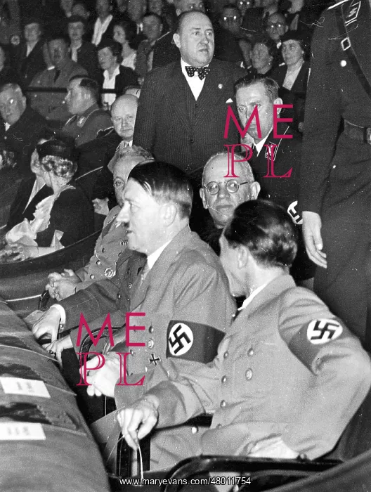 : Hitler in the movie theater : Hitler in the movie theater