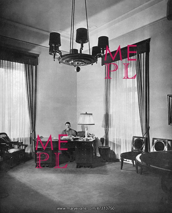 : HITLER / MUNICH OFFICE / 30 : HITLER / MUNICH OFFICE / 30