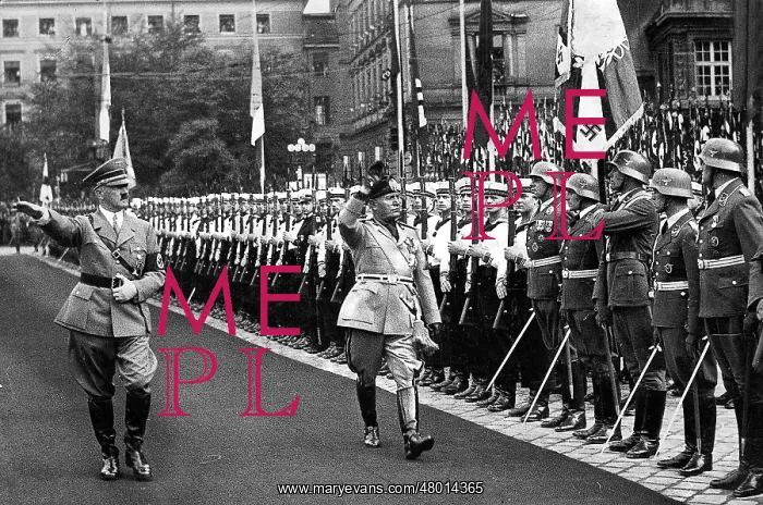 : Hitler and Mussolini pace off the Guard of Honour in Munich : Hitler and Mussolini pace off the Guard of Honour in Munich