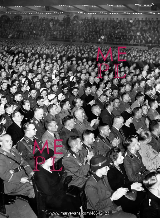 : Hitler opens the Kriegswinterhilfswerk - Winter : Hitler opens the Kriegswinterhilfswerk - Winter