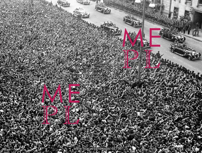 : Hitler returns from the Munich conference, 1938 : Hitler returns from the Munich conference, 1938