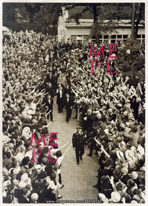 : HITLER / SEES LOHENGRIN : HITLER / SEES LOHENGRIN