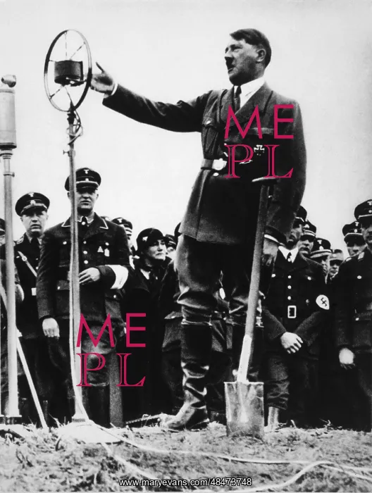 : HITLER SPEAKING IN 1934 : HITLER SPEAKING IN 1934