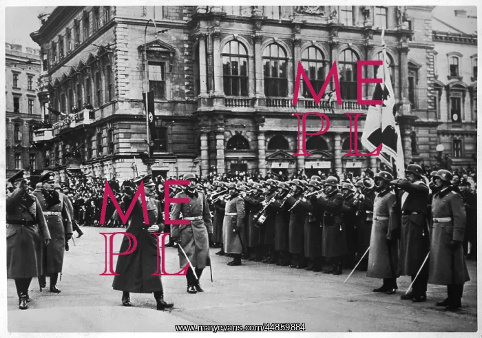 : HITLER / STREETS OF VIENNA : HITLER / STREETS OF VIENNA