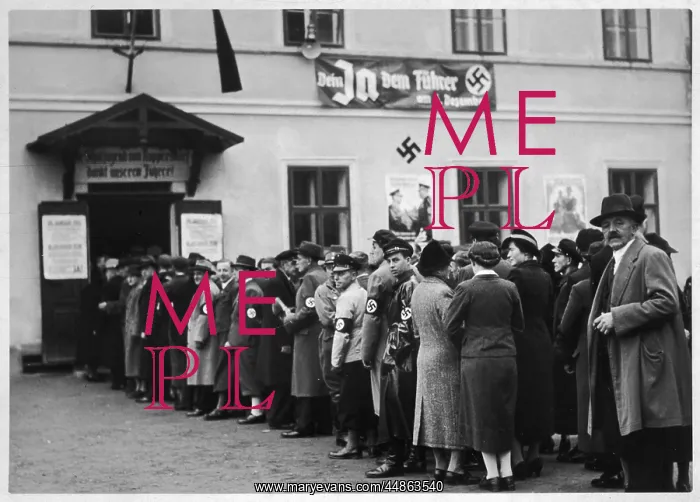 : HITLER / VOTERS QUEUE : HITLER / VOTERS QUEUE