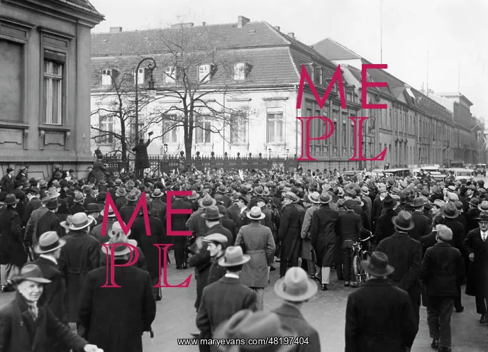 : Hitler on the way to the Reich President, 1933 : Hitler on the way to the Reich President, 1933
