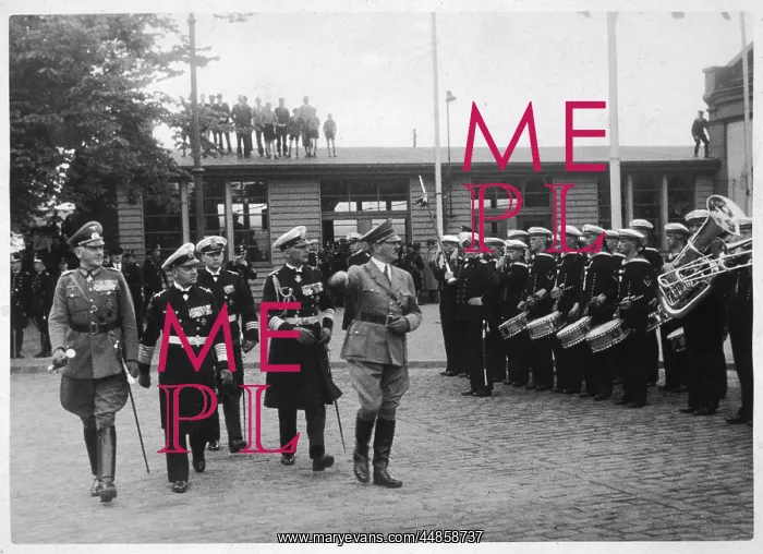 : HITLER / WILHELMSHAVEN : HITLER / WILHELMSHAVEN