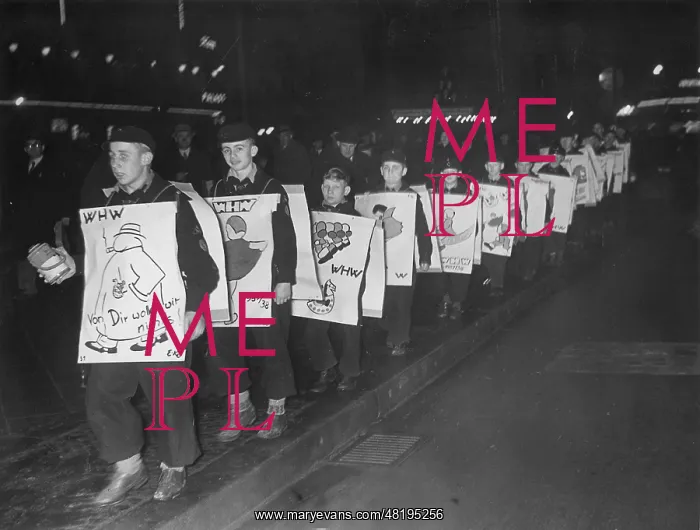 : Hitler Youth collect for the Winter Relief Program : Hitler Youth collect for the Winter Relief Program