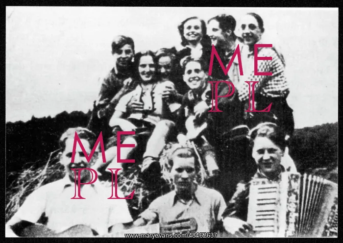: HITLER YOUTH GROUP : HITLER YOUTH GROUP