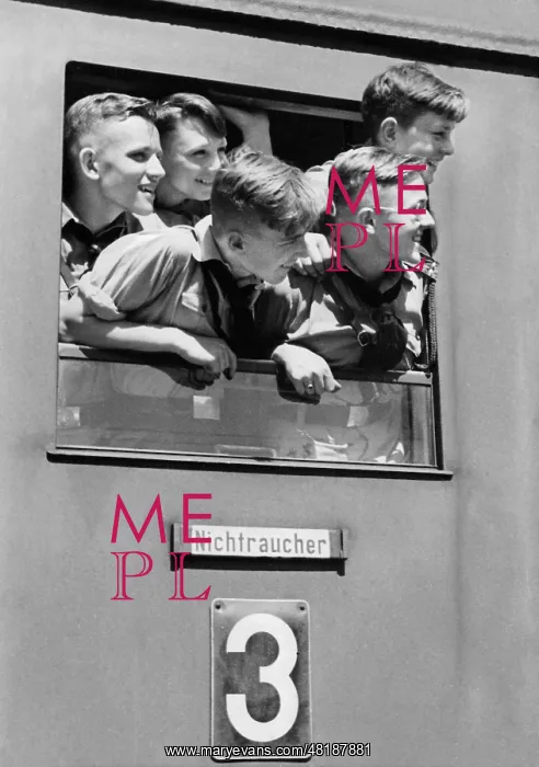 : Hitlerjugend on excursion, 1937 : Hitlerjugend on excursion, 1937