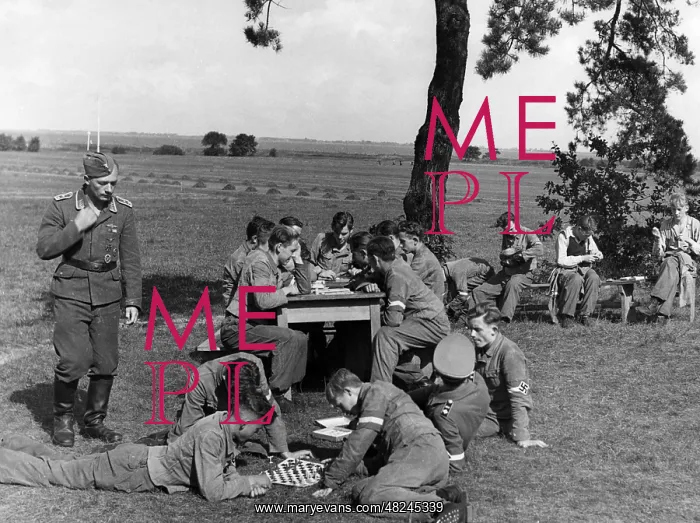 : HJ group during leisure time in a military training camp : HJ group during leisure time in a military training camp